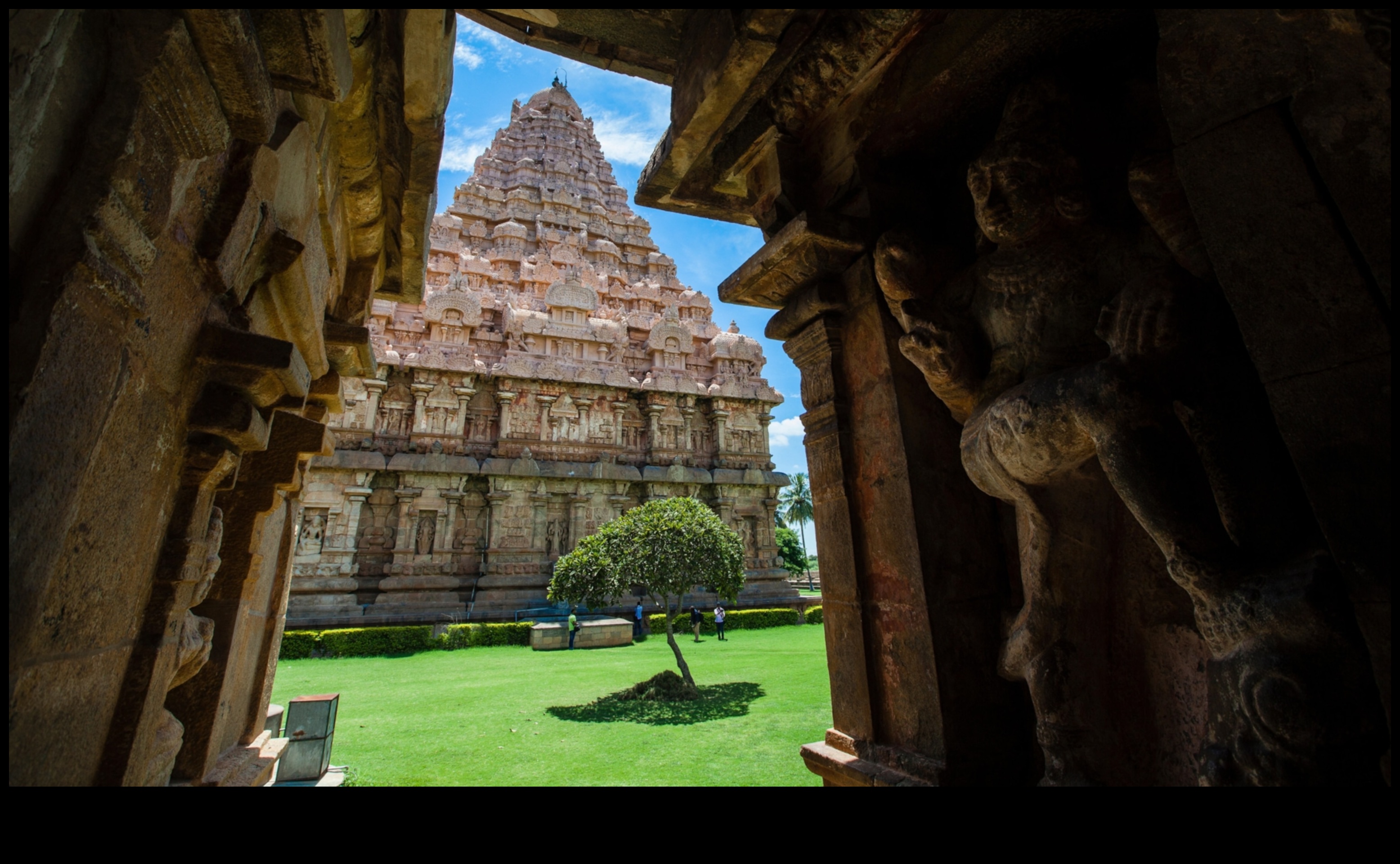 Chola Chronicles Μια ματιά στα καλλιτεχνικά επιτεύγματα του αρχαίου Ταμίλ Ναντού 2 Chola Chronicles: Artistic Achievements in Ancient Tamil Nadu