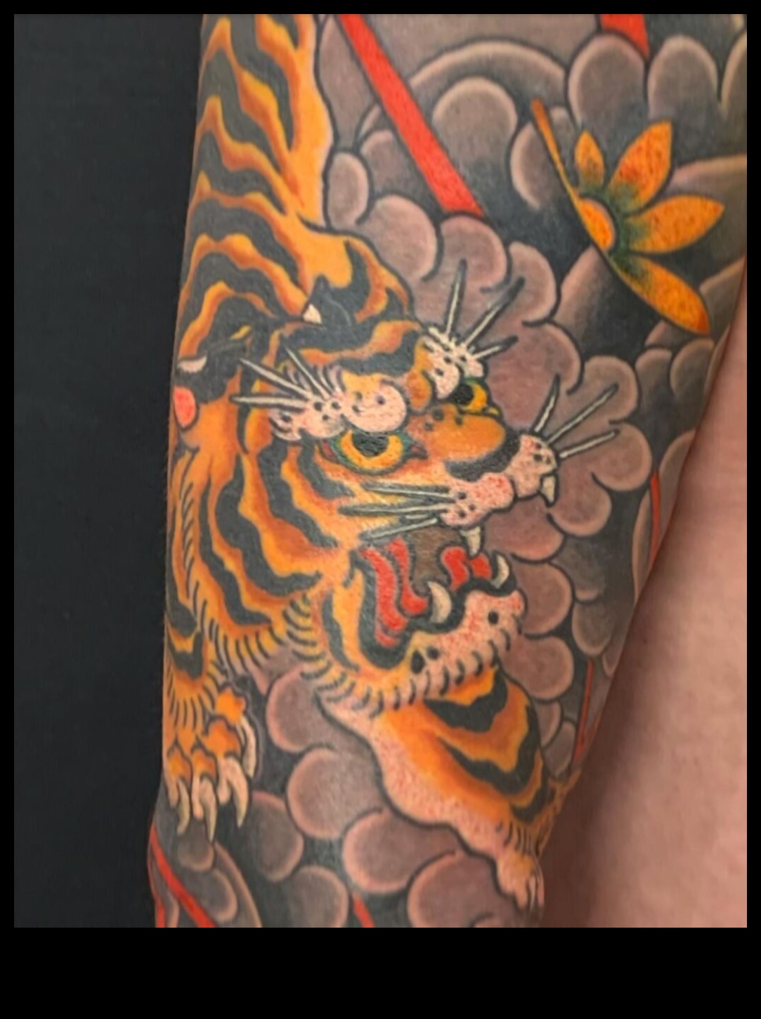 Καμβάς της φύσης: Ζωντανή χλωρίδα και πανίδα σε ιαπωνικά τατουάζ