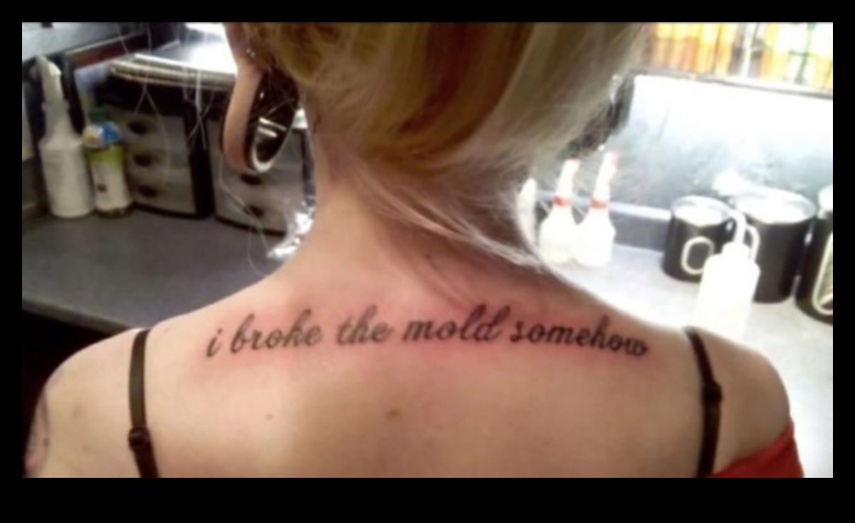 Αφηρημένες εκφράσεις: Αγκαλιάζοντας το αντισυμβατικό στο σχέδιο τατουάζ