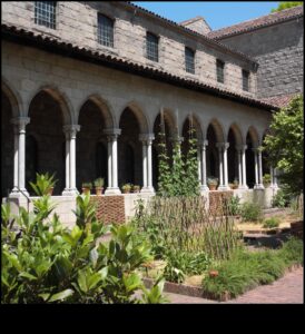 Καλλιτεχνικές στοές: Εξερευνώντας την αρχιτεκτονική ομορφιά των μεσαιωνικών μοναστηριών