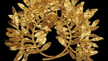 Στεφάνια ελιάς και δάφνες: σύμβολα της νίκης στην ελληνική τέχνη