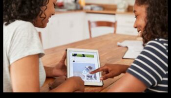 Συνομιλίες στον Χώρο Περιεχομένου: Χτίζοντας Σχέσεις μέσω Ψηφιακών Μέσων